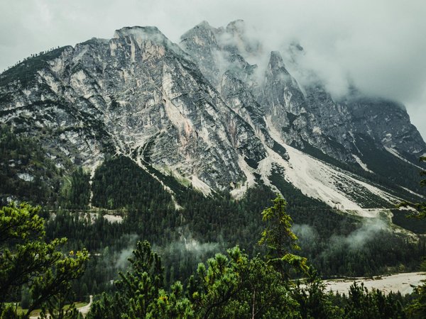 Quelles sont les destinations les plus adaptées pour un voyage en famille avec des adolescents ?